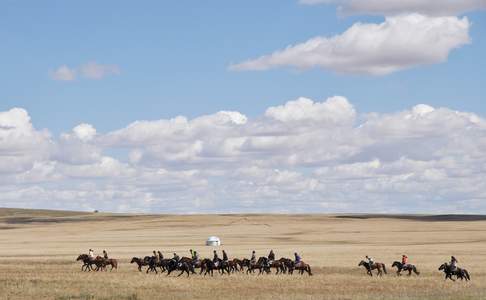 Binnen-Mongolië, ruiters op de graslanden