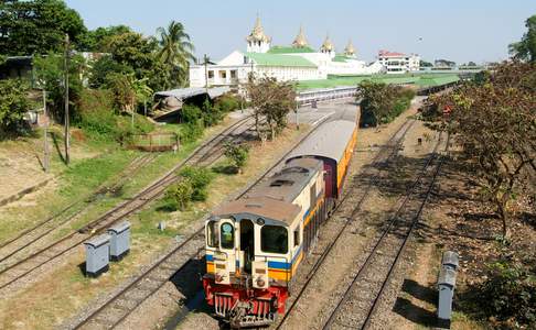 Het lokale boemeltje in Yangon