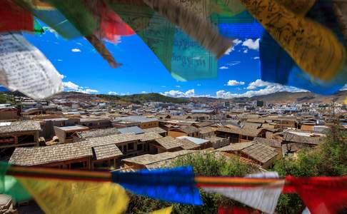 Uitzicht over de stad Zhongdian