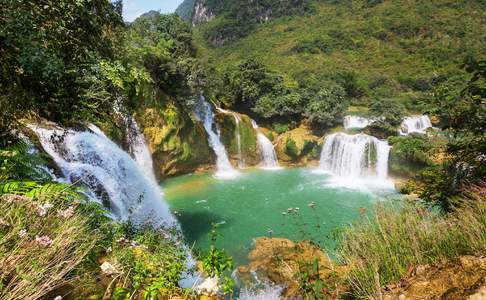 Reis naar de Ban Gioc waterval op de grens met China.