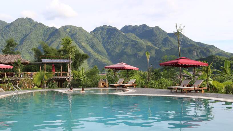 Het zwembad van de Mai Chau Eco Lodge