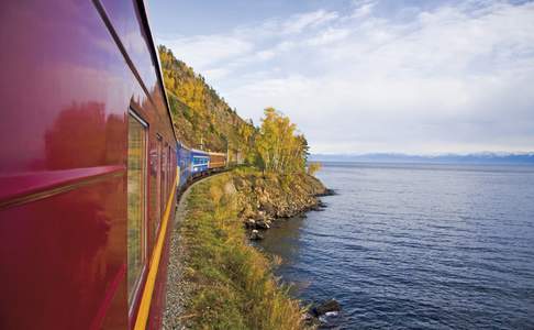 De Transsiberië Express bij het Baikal Meer