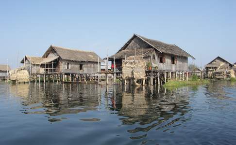 Huizen op het Inle meer