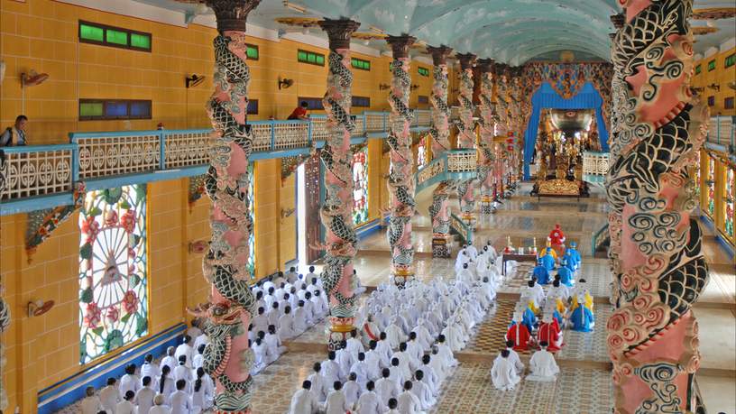 De kleurrijke Cao Dai tempel