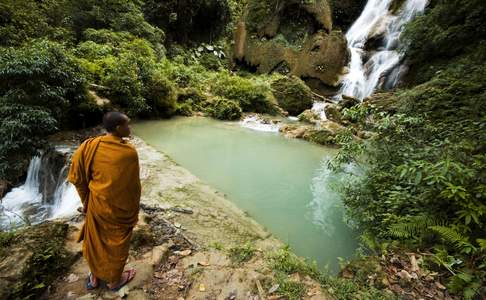 Niet ver van Luang Prabang vindt u de Kuang Si waterval