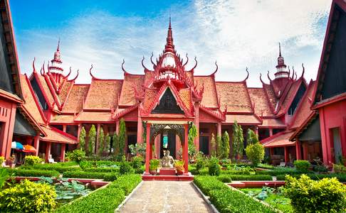 Het Nationaal Musuem in Phnom Penh is zeker een bezoek waard