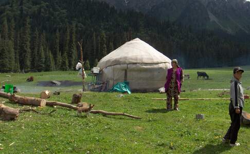 Zomerweides in de buurt van het saidahamat Yurt camp, Djeti O)guz