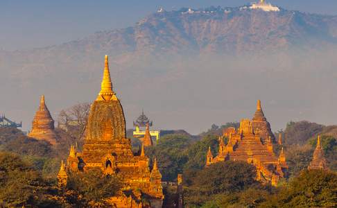 Bagan bij zonsondergang