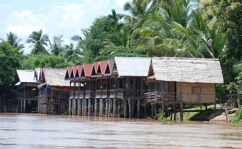 Accommodaties aan de Mekong rivier in Zuid-Laos