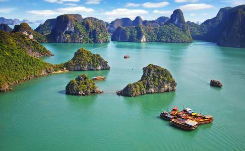 Een boottocht door Halong Bay is één van de hoogtepunten tijdens een reis door Vietnam