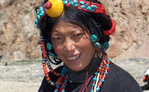 Tibetaanse vrouw in de omgeving van Lhasa